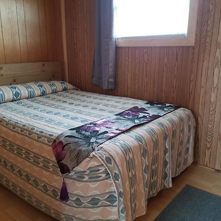 Blue Spruces Cottages Hampton Kültér fotó
