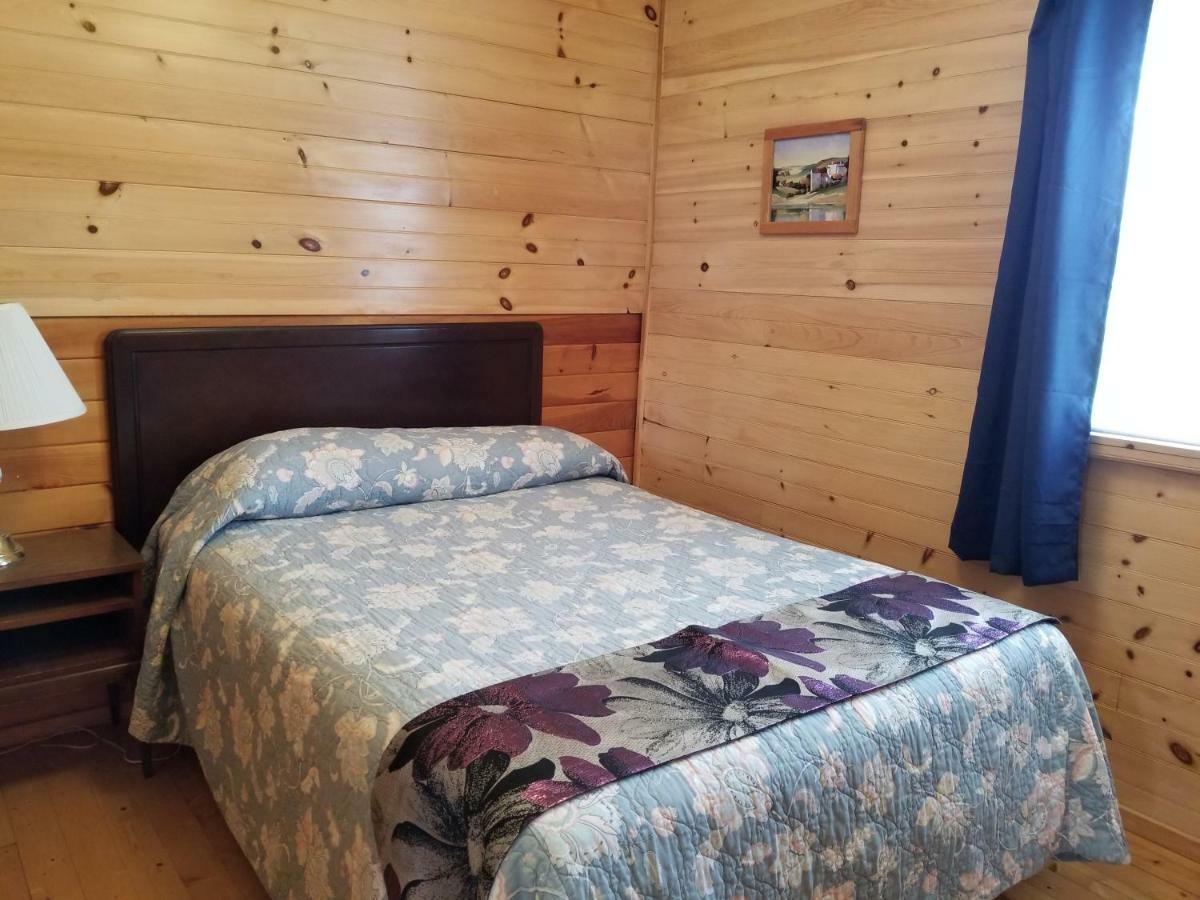 Blue Spruces Cottages Hampton Kültér fotó