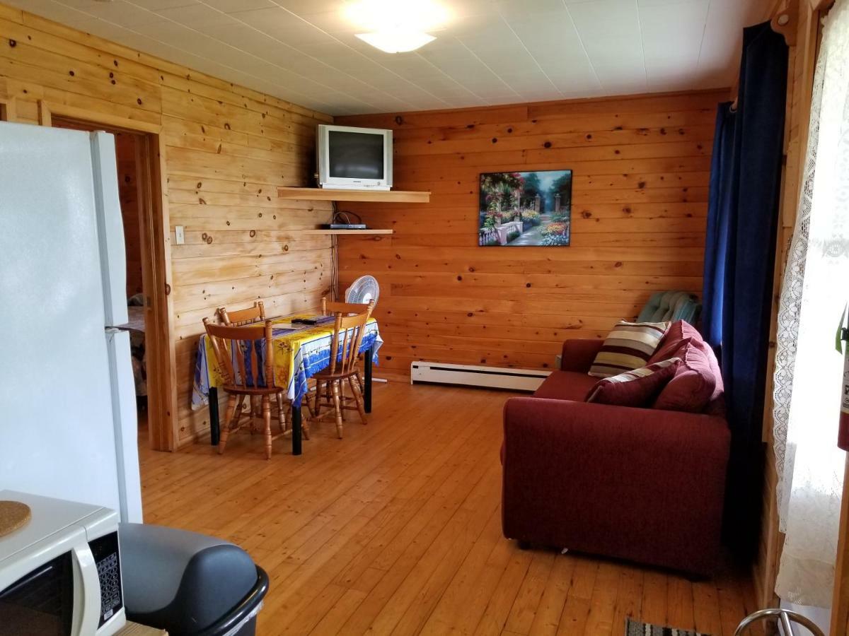 Blue Spruces Cottages Hampton Kültér fotó